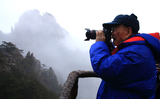摄影大师简庆福在黄山