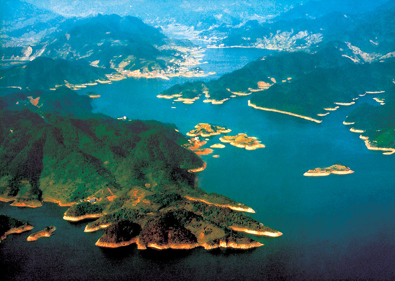 黄山太平湖俯瞰.jpg