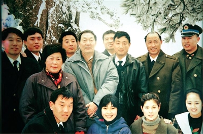 朱镕基在黄山视察 摄于1993年.jpg