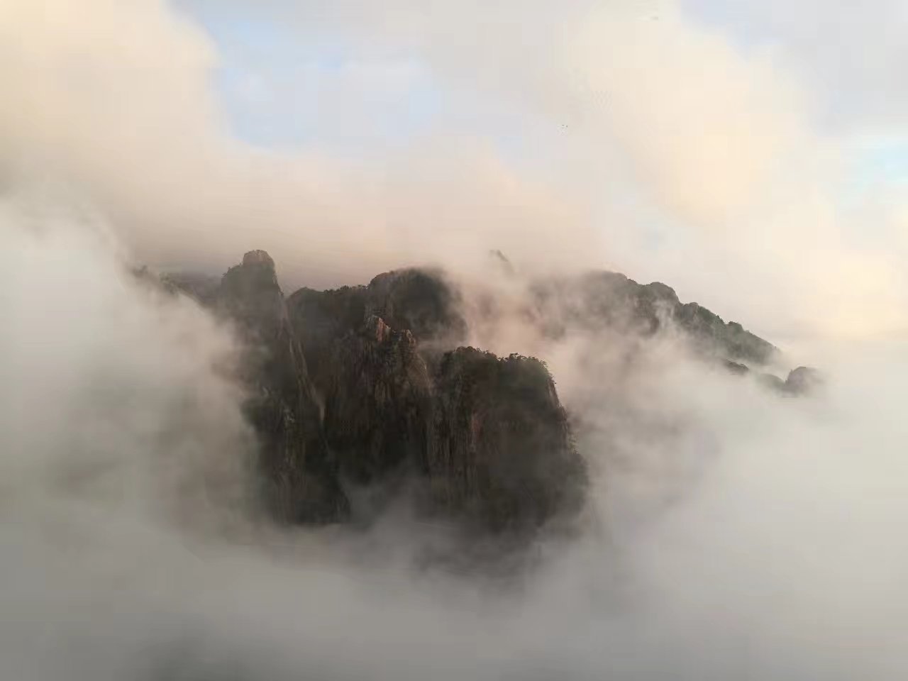 2017年5月2日的黄山云雾.jpg